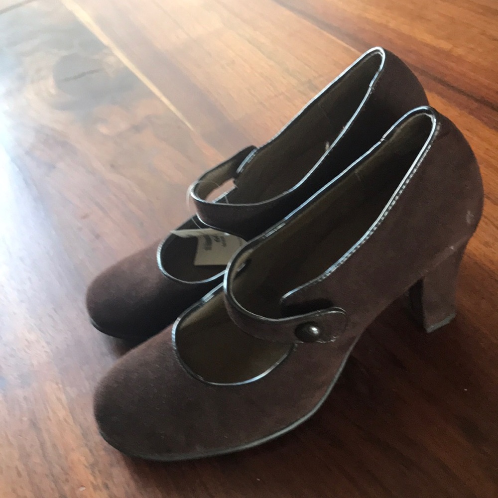 New with tags Aerosoles brown maryjane heals shoes